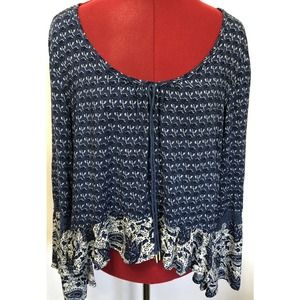 Mudd Women’s Juniors Long Bell Sleeve Blue White Floral Cropped Top Size XL-245